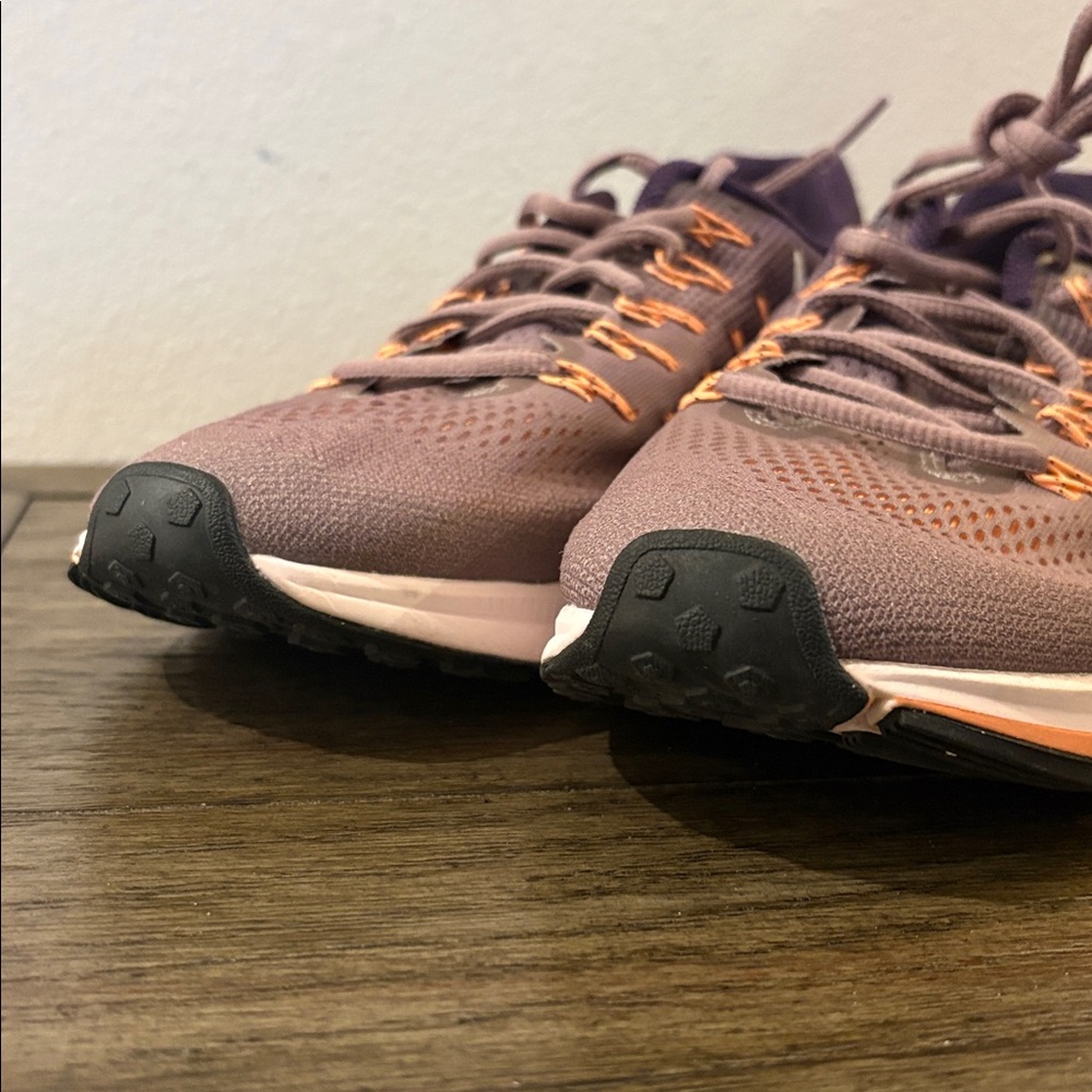 EUC [Nike] Air Zoom Pegasus 33 Running Athletic Shoes Purple Smoke Women's 12 - Picture 7 of 12